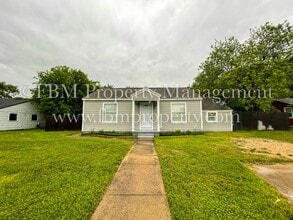 Building Photo - 207 Kirksey St