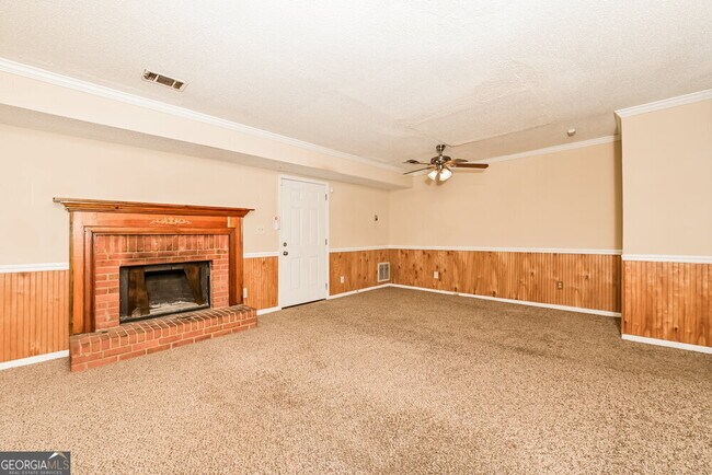 Foto del edificio - 700 Redland Dr