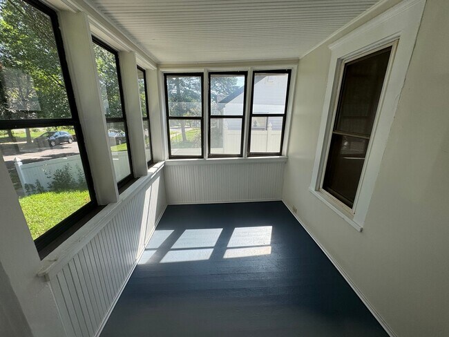 Foto del edificio - Gorgeous 3 Bedroom UPDATED Single Family Home