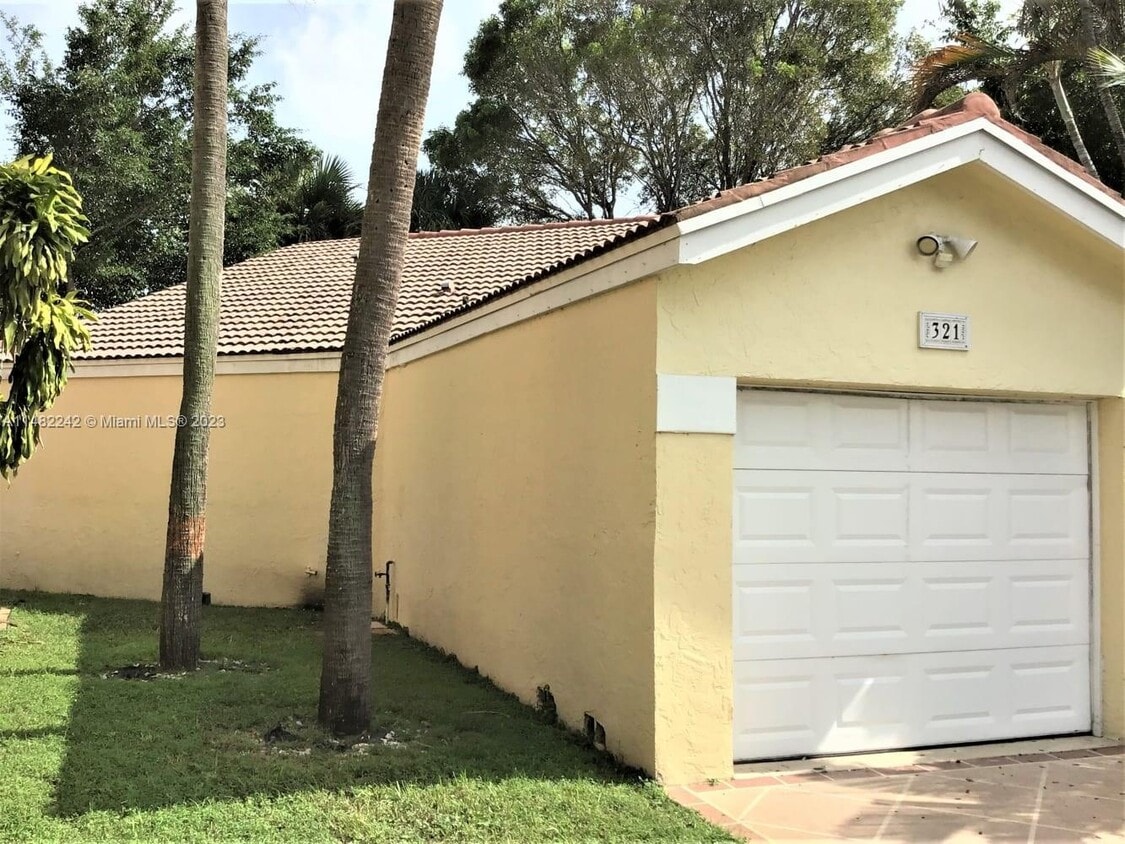 321 SW 100th Terrace, Pembroke Pines, FL 33025 House Rental in Pembroke Pines, FL