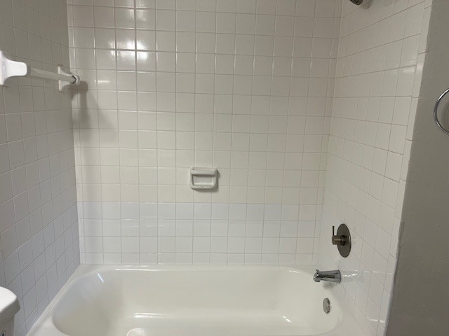 Bathroom - 345 Lakepointe Dr Apartment