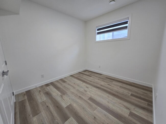 Building Photo - 315 Bluff Cove