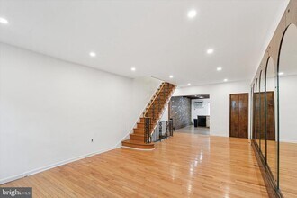 Building Photo - 1142 Tree St