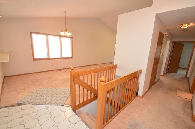 Building Photo - 1237 Wood Creek Bend