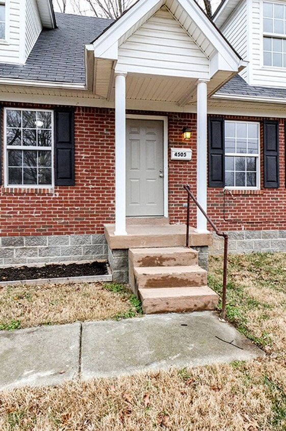 Newly updated 3 bedroom and 2 bath Cape Cod - Newly updated 3 bedroom and 2 bath Cape Cod