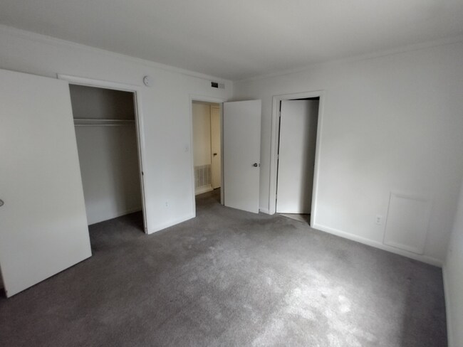 Building Photo - 600 Reusens Rd