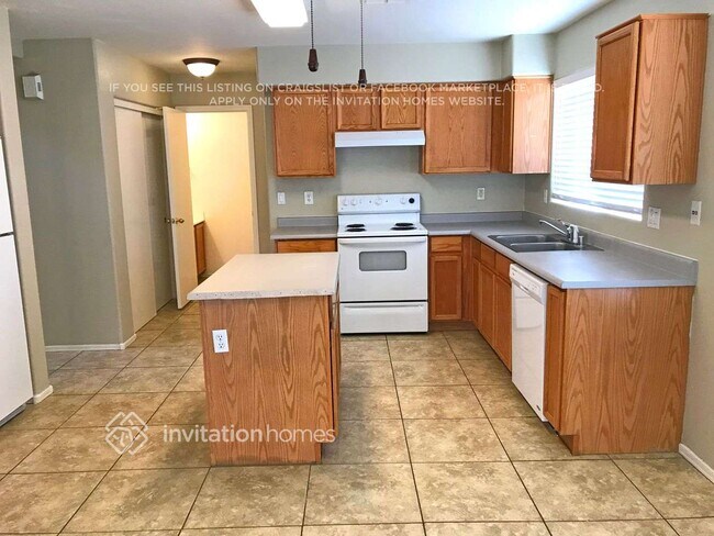 Foto del edificio - 12590 W Amelia Ave