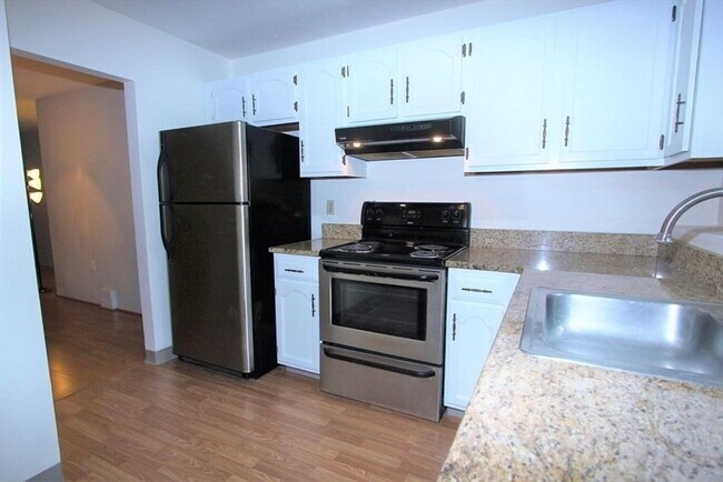 Foto del edificio - 76 Highwood Dr