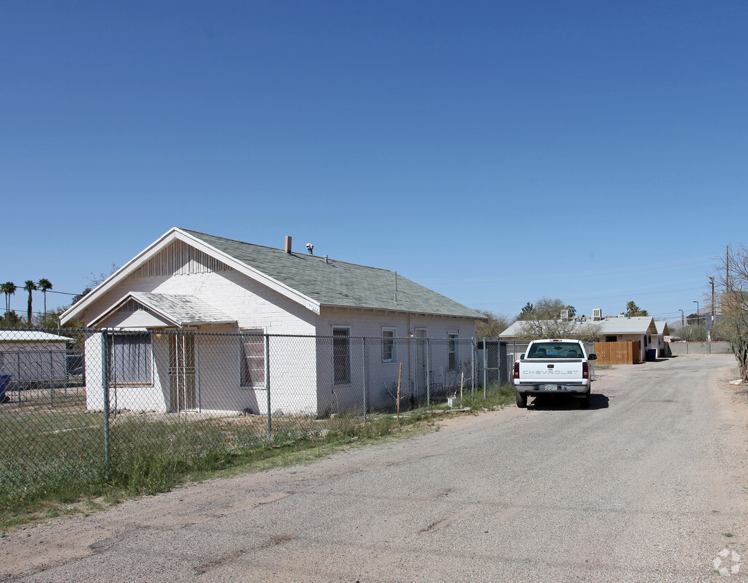 Foto principal - 1501-1509 E Hedrick Dr