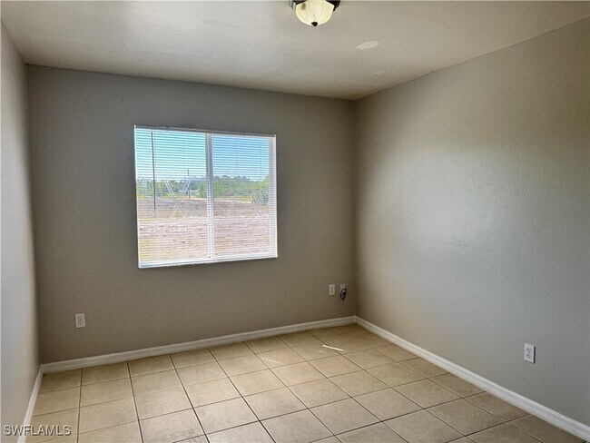 Foto del edificio - 2121 Snead Dr