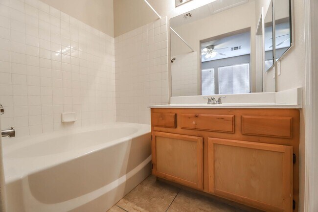 Building Photo - Northwest Las Vegas Gated Community Living with Resort-Style Amenities!