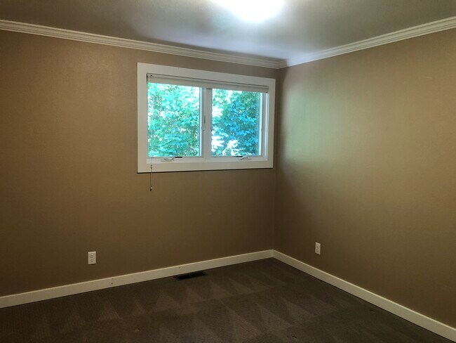 Foto del edificio - 420 NW Dack St