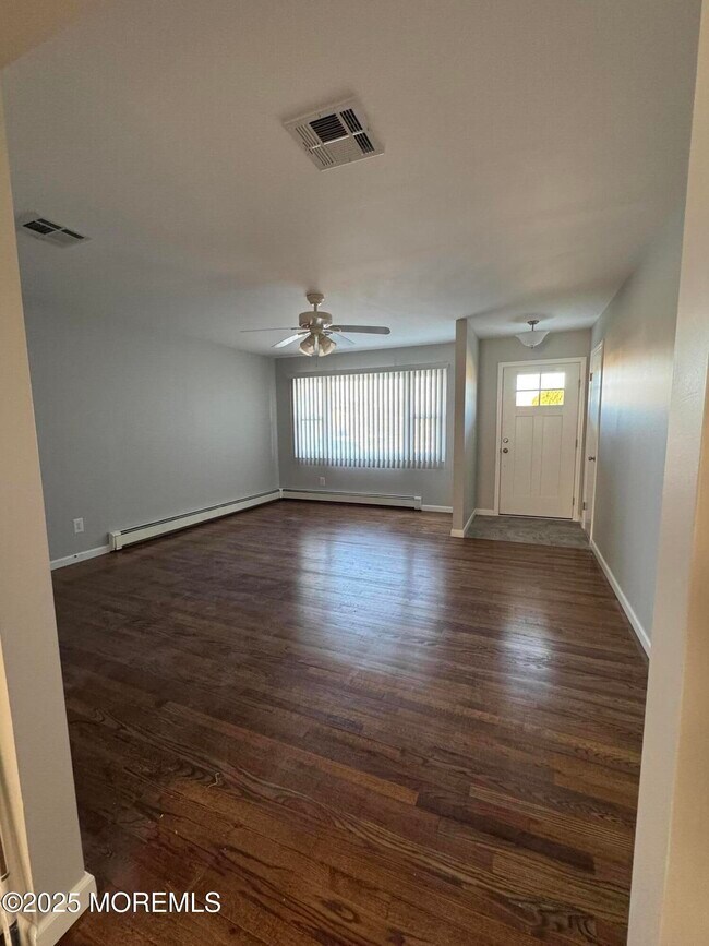 Foto del edificio - 109 Westwood Dr