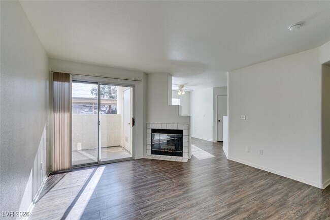 Foto del edificio - 698 S Racetrack Rd