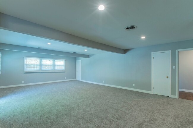 Building Photo - 6804 Springhill Rd