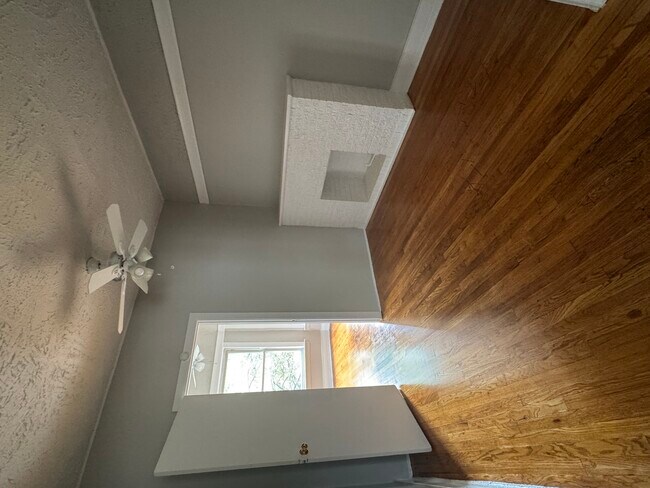 Foto del edificio - 6570 N Lakewood Ave