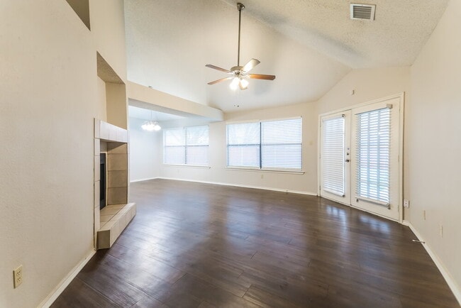 Foto del edificio - 3702 Knights Bridge Dr