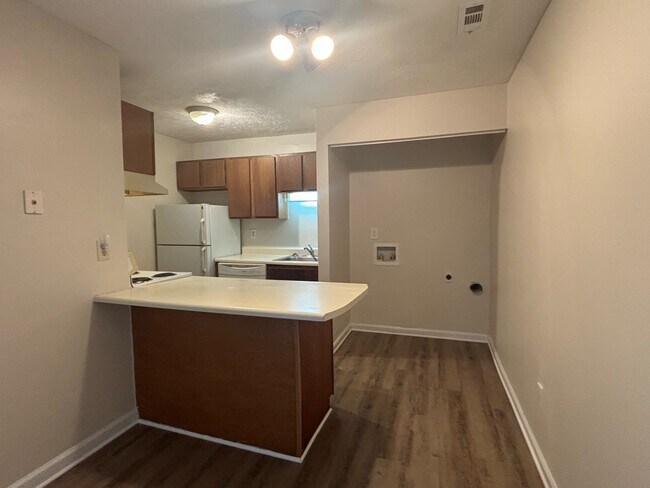 Foto del edificio - 1123 Southwood Dr