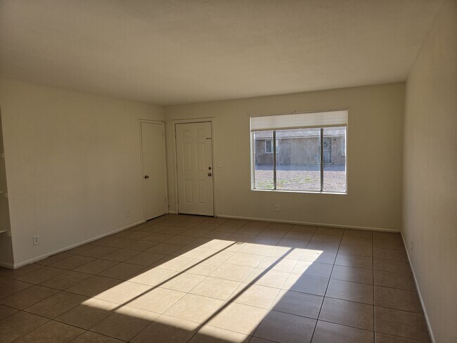 Foto del edificio - 4645 E Caballero St