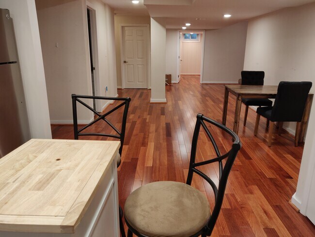 Foto del edificio - 4519 Q Ln NW