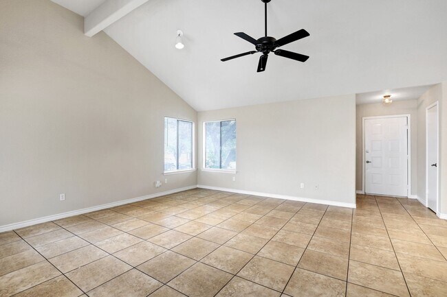 Building Photo - Recently Updated 2 Bedroom Home on Corner ...