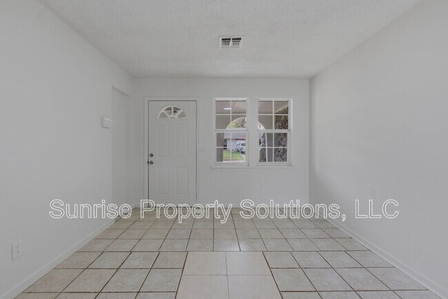 Building Photo - 9301 N Sherwell Dr