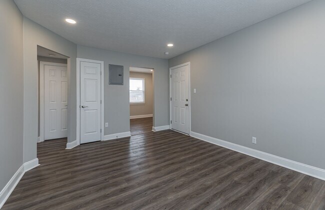 Foto del edificio - 6040 Ridge Rd