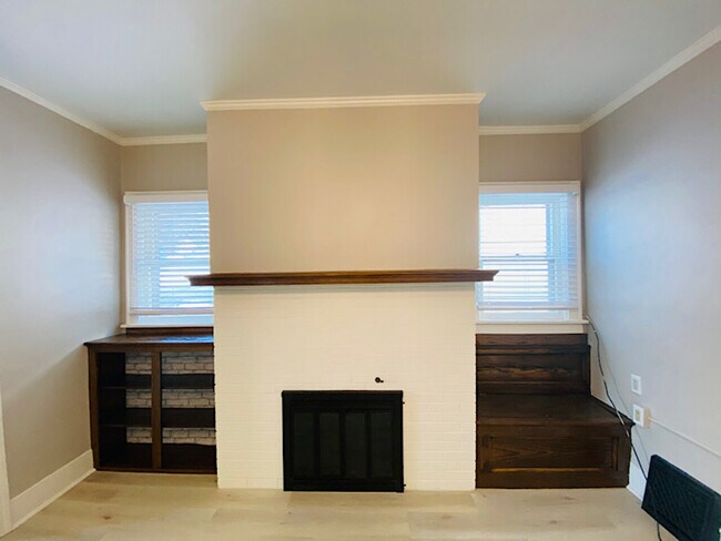 Building Photo - 420 N Dubuque St