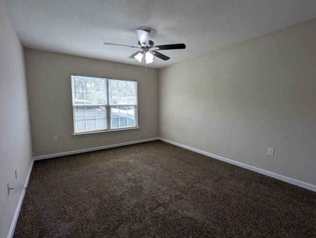 Foto del edificio - GREAT 3/2 Duplex READY FOR IMMEDIATE MOVE-...