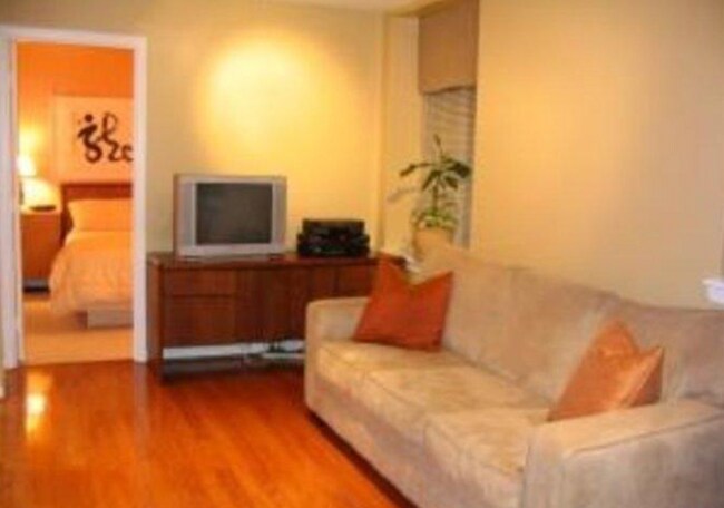 Foto del edificio - 1438 Meridian Pl NW