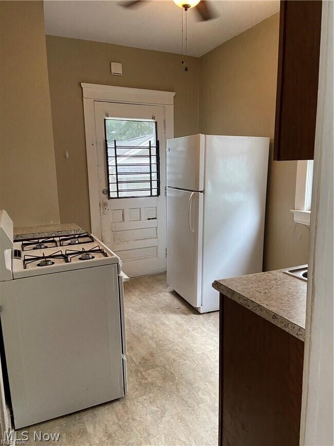 Foto del edificio - 2628 E 124th St