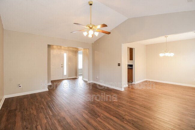 Building Photo - 395 Creekview Dr