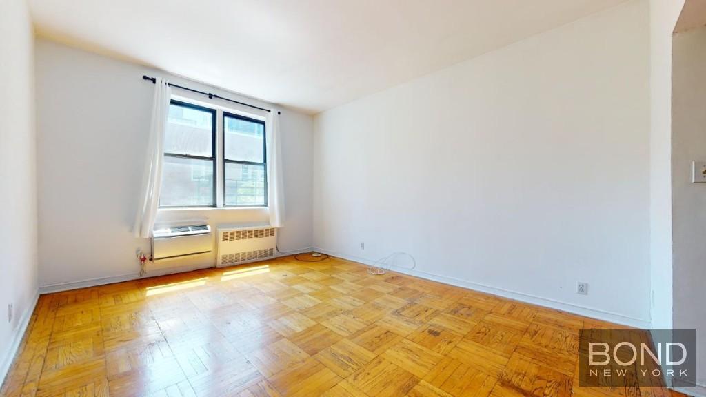 Foto principal - 219 East 76 Street