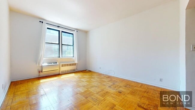 Building Photo - 219 E 76th St
