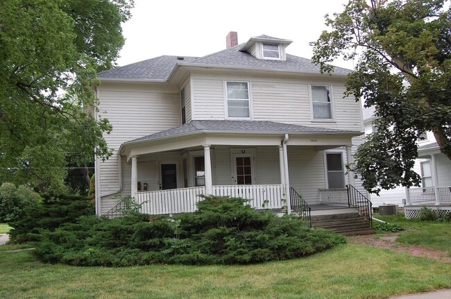 Building Photo - Cozy 2nd floor apt in Near South!