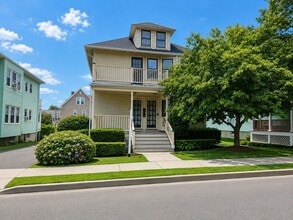 Building Photo - 70 Putnam St