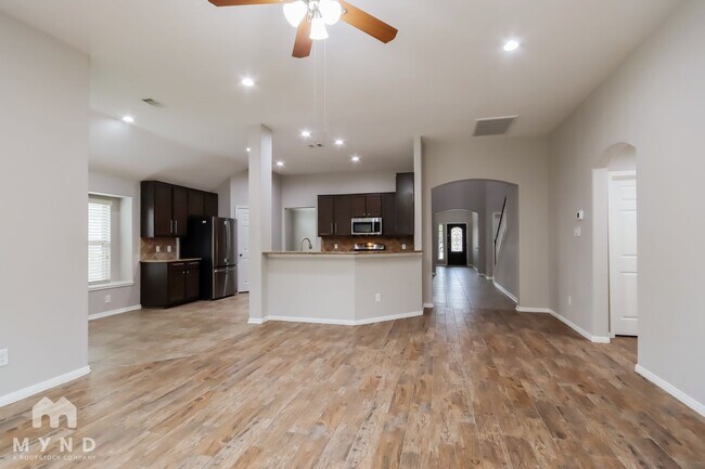 Foto del edificio - 20818 Falcon Hill St