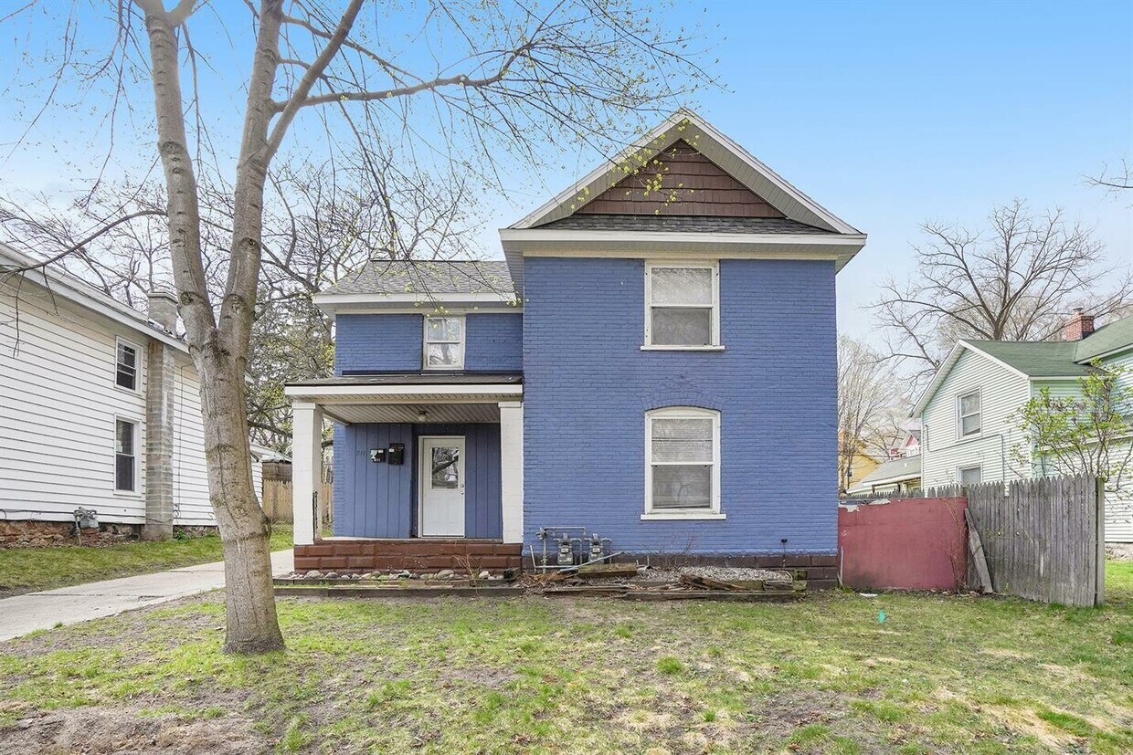 Primary Photo - 711 Clancy Ave NE