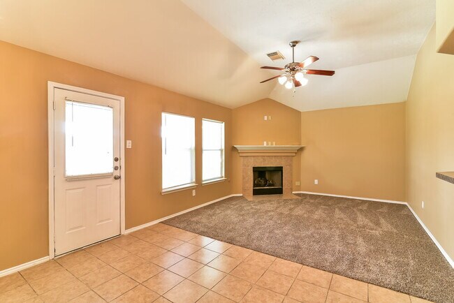 Foto del edificio - 7407 Blossommist Ln