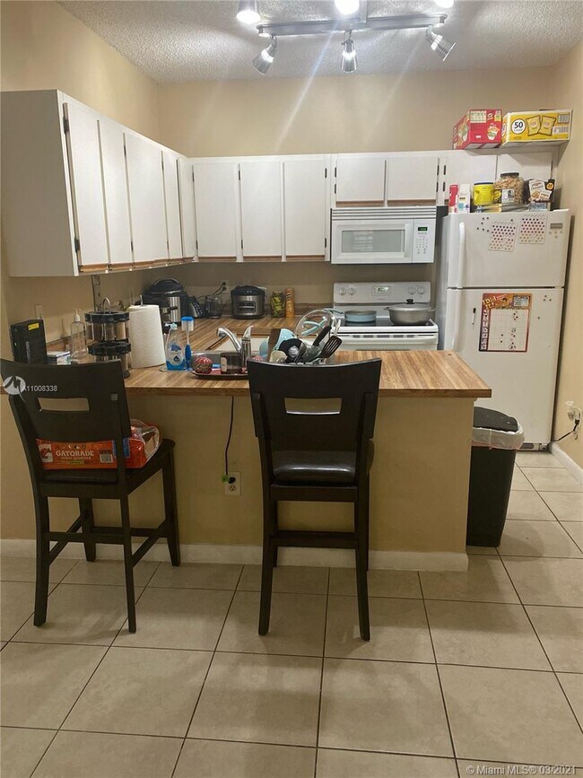 Foto del edificio - 18304 NW 68th Ave
