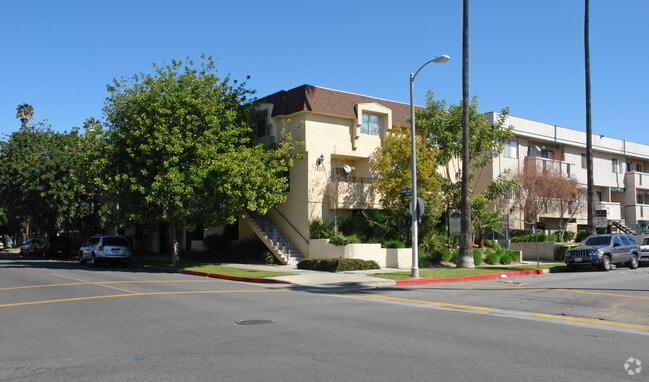 Building Photo - 14359 Haynes St