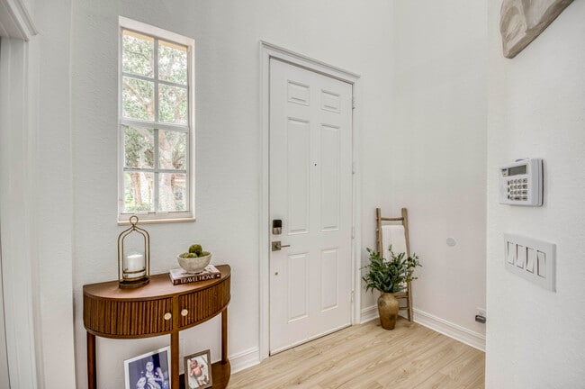 Building Photo - 1403 W Wickham Cir
