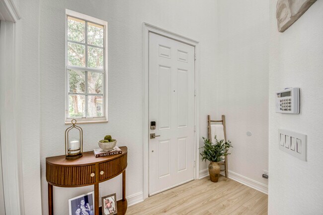 Foto del edificio - 1403 W Wickham Cir