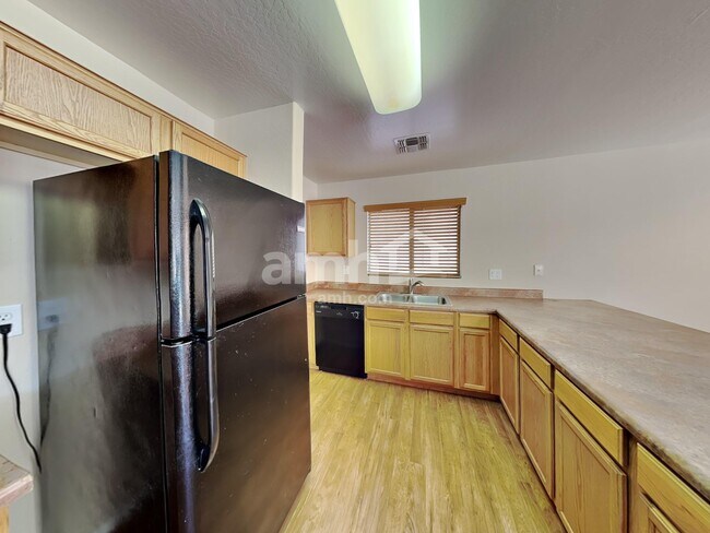 Building Photo - 5898 E Paradise Ln