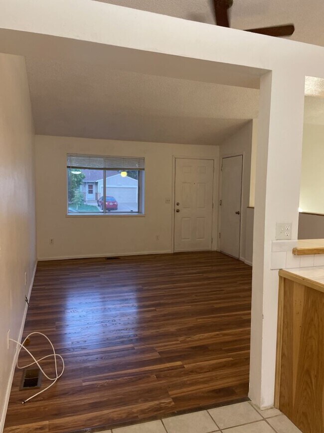 Foto del edificio - Start a Lease by 4/17 and get $250 off 1st Month!