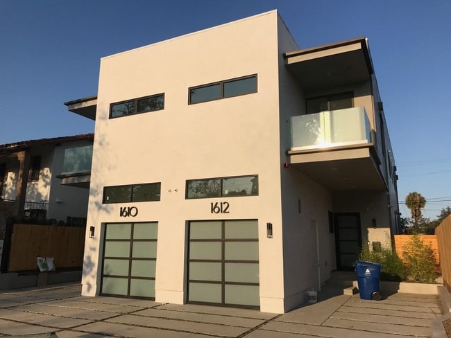 Front entrance - 1610 S Wooster St