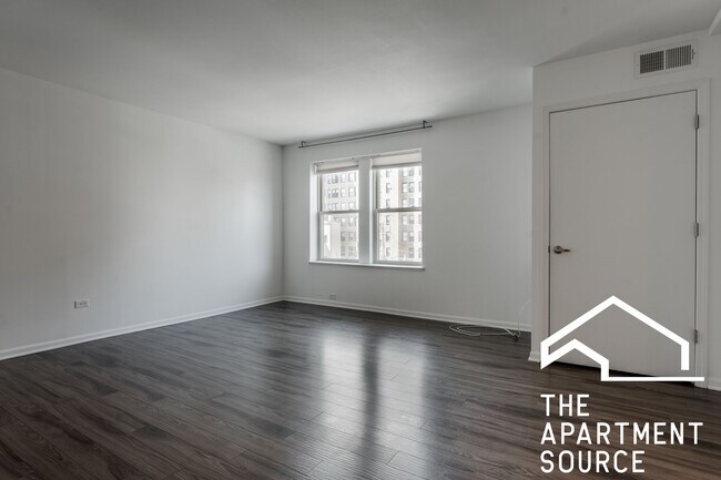 Building Photo - 925 W Carmen Ave