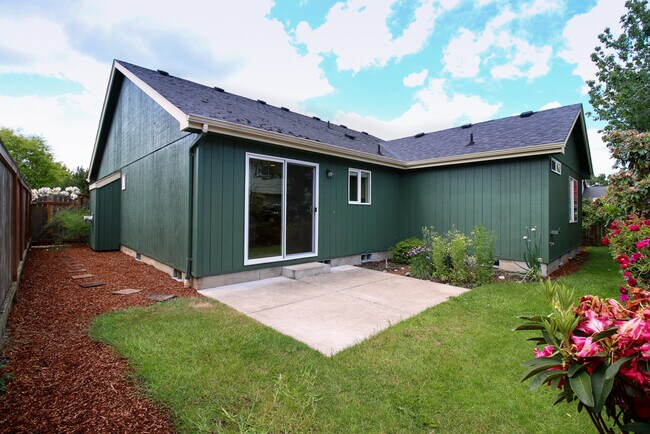 Building Photo - Beautiful 3-Bedroom, 2-Bath Home In The Ri...