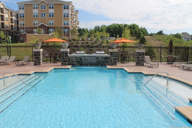 Building Photo - Stone Pointe
