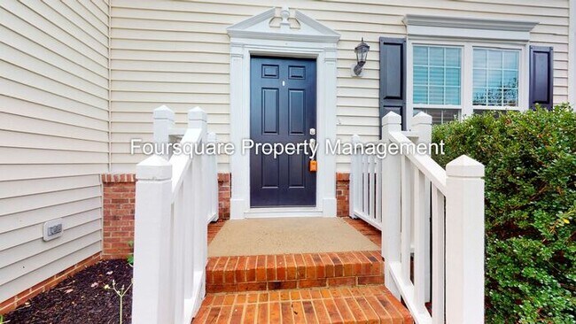 Building Photo - Single Family Home | Large Back Deck | Fen...